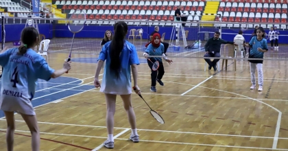 BADMİNTONDA ŞAMPİYON RAKETLER BELLİ OLDU