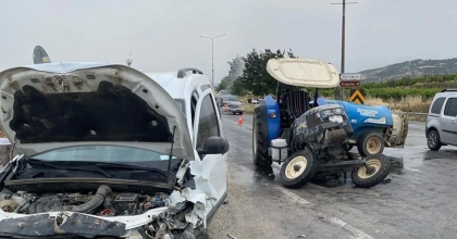 BULDAN’DA 4 ARAÇ BİRBİRİNE GİRDİ