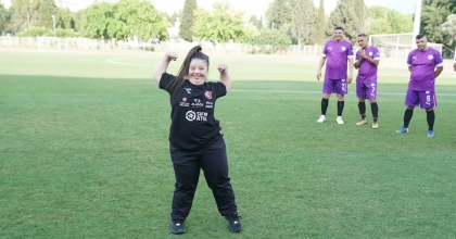 DOWN SENDROMLU SELİN’İN SEVİNCİ KALPLERİ ISITTI  