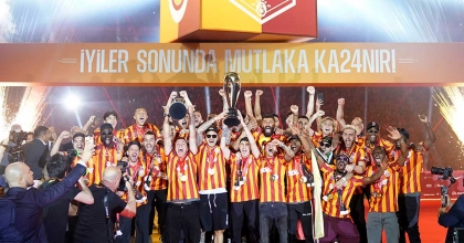 GALATASARAY’DAN 3 KUPALI KUTLAMA