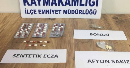 GEDİZ’DE UYUŞTURUCU TİCARETİ YAPTIĞI İDDİASIYLA 2 ŞÜPHELİ TUTUKLANDI  