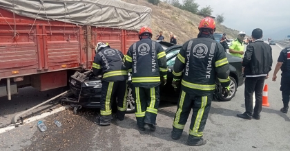 HONAZ’DA KAZA: 3 YARALI