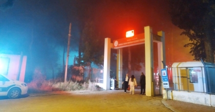 HUZUREVİNDE BACA YANGINI