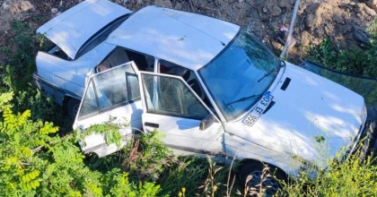 İKİ OTOMOBİLİN ÇARPIŞTIĞI KAZADA 3 KİŞİ YARALANDI  