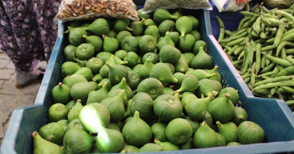 İLEKLER TEZGAHLARI SÜSLÜYOR  