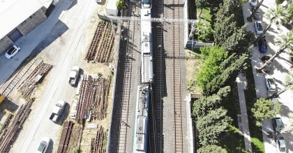 İZBAN RAYDAN ÇIKTI, YOLCULAR TAHLİYE EDİLDİ  