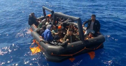 İZMİR AÇIKLARINDA 60 DÜZENSİZ GÖÇMEN KURTARILDI  