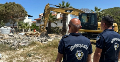 İZMİR'DE KAÇAK YAPILAŞMAYA İZİN VERİLMİYOR  