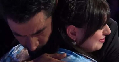 KENAN İMİRZALIOĞLU YARIŞMACIYA SARILARAK AĞLADI