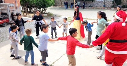 LİSELİ ÖĞRENCİLER MİNİKLERE KEYİFLİ ANLAR YAŞATTI  