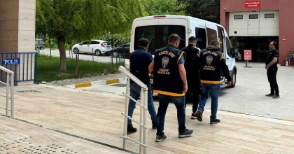 MANİSA'DA ARANAN ŞAHISLAR POLİSTEN KAÇAMADI: 24 TUTUKLAMA