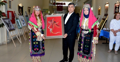 MANİSALI ÖĞRENCİLERDEN SANAT SERGİSİ  