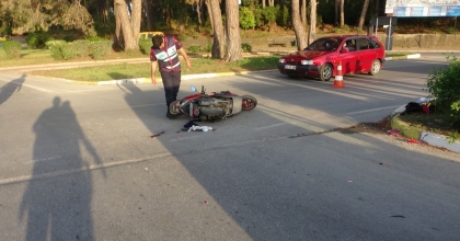TİCARİ TAKSİ İLE MOTOSİKLET ÇARPIŞTI: 1 YARALI