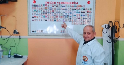 MÜŞTERİLERİNİN ANISINI DÜKKANINDA YAŞATIYOR  