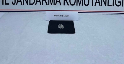 ŞÜPHELİ ŞAHISLARDAN UYUŞTURUCU ÇIKTI