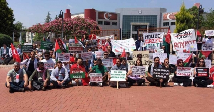 ÜNİVERSİTE ÖĞRENCİLERİNDEN FİLİSTİN EYLEMİ 