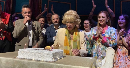 USTA TİYATROCU KORTAY'A SAHNEDE 60'INCI YIL KUTLAMASI  