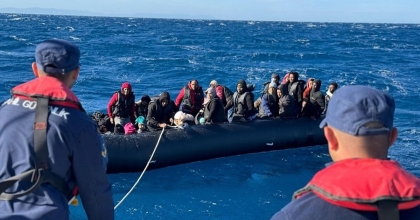 37 DÜZENSİZ GÖÇMEN KURTARILDI  