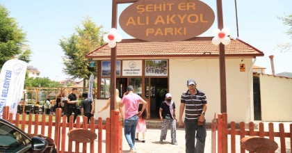 ÇAMELİ'DE ÇAY BAHÇESİ HİZMETE AÇILDI