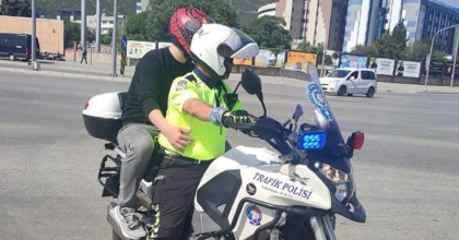 GEÇ KALANLARIN İMDADINA POLİS KOŞTU