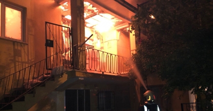 MÜSTAKİL EV YANGINDA KULLANILAMAZ HALE GELDİ   