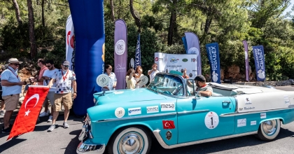 KLASİK OTOMOBİL TUTKUNLARI BODRUM’DA BULUŞTU  