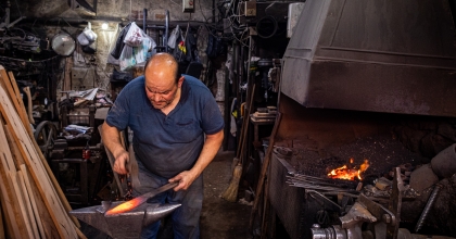 KEMERALTI'NIN SON DEMİRCİSİ TEKNOLOJİ SAYESİNDE AYAKTA