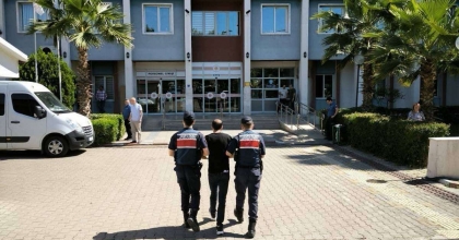 AYDIN’DA 14 AYRI SUÇTAN ARANAN ŞÜPHELİ JANDARMADAN KAÇAMADI   