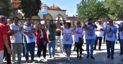 BELEDİYEDEN ÇIKARILAN İŞÇİLERİN EYLEMDE