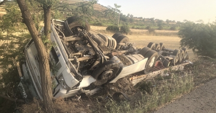 KULA’DA KAZA ÜSTÜNE KAZA: 2 YARALI  