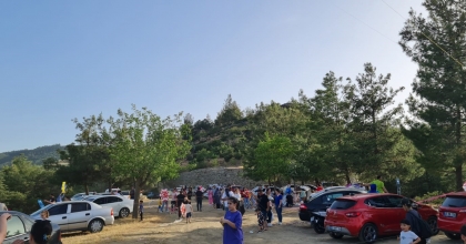 RENGARENK UÇURTMALAR GÖKYÜZÜYLE BULUŞTU