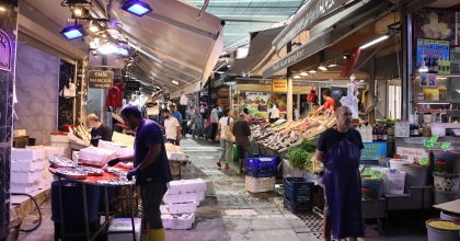 İZMİR’DE TİCARETİN KALBİ BU SOKAKTA ATIYOR