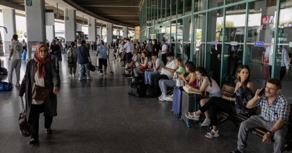 İZMİR OTOGARI'NDA BİLETLER TÜKENDİ