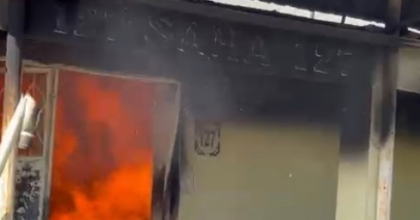 KUMLUCA HALİ'NDE KORKUTAN YANGIN