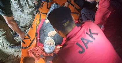 KAYIP YAŞLI KADIN EVİNE 500 METRE MESAFEDE YARALI OLARAK BULUNDU