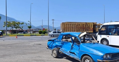 FETHİYE’DE OTOMOBİL İLE KAMYON ÇARPIŞTI: 1 ÖLÜ