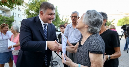 İZMİR’DE EMEKLİLERE DESTEK