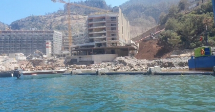 DENİZ DOLGUSU İDDİASI OTEL KAPATTIRDI