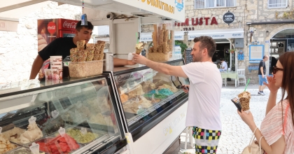 ALAÇATI BU KEZ DONDURMA FİYATI NEDENİYLE GÜNDEM OLDU