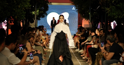 GENÇ MODACILARDAN RENKLİ DEFİLE  