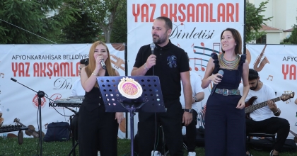 AFYONKARAHİSAR’DA YAZ AKŞAMLARI KONSERLERİ SÜRÜYOR  