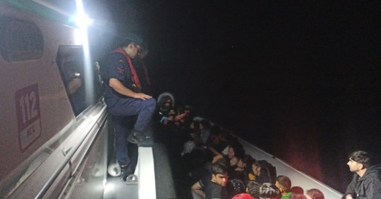 LASTİK BOTTA 24 DÜZENSİZ GÖÇMEN YAKALANDI   