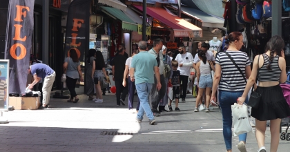 KEMERALTI ÇARŞISI’NDA BAYRAM YOĞUNLUĞU