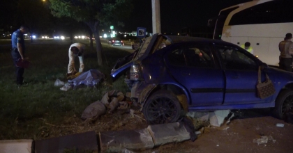 KÜTAHYA’DA İKİ OTOMOBİL ÇARPIŞTI: 1 ÖLÜ, 4 YARALI  