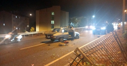 TRAFİĞİ BİRBİRİNE KATTI, KAZA YAPIP KAÇTI