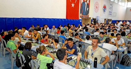 ÇEŞME 10. ULUSLARARASI AÇIK SATRANÇ TURNUVASI BAŞLADI   