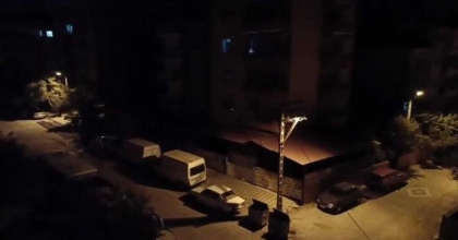 MANİSA’DAKİ DEPREM ANI GÜVENLİK KAMERASINDA 