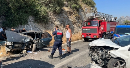 MİLAS’TA İKİ OTOMOBİL ÇARPIŞTI: 1 ÖLÜ 5 YARALI