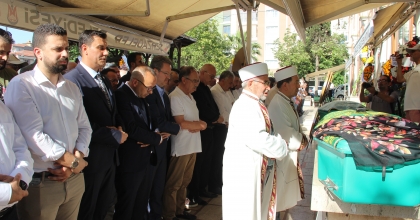 ESKİ BAKAN AKÇALI, EŞİNİ SONSUZLUĞA UĞURLADI