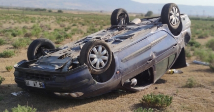 AFYONKARAHİSAR’DA OTOMOBİL TAKLA ATTI: 1 ÖLÜ